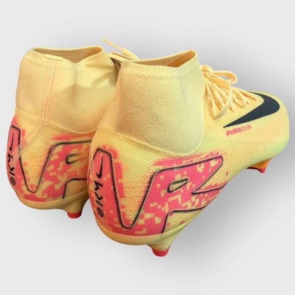 Athletic_Shoes